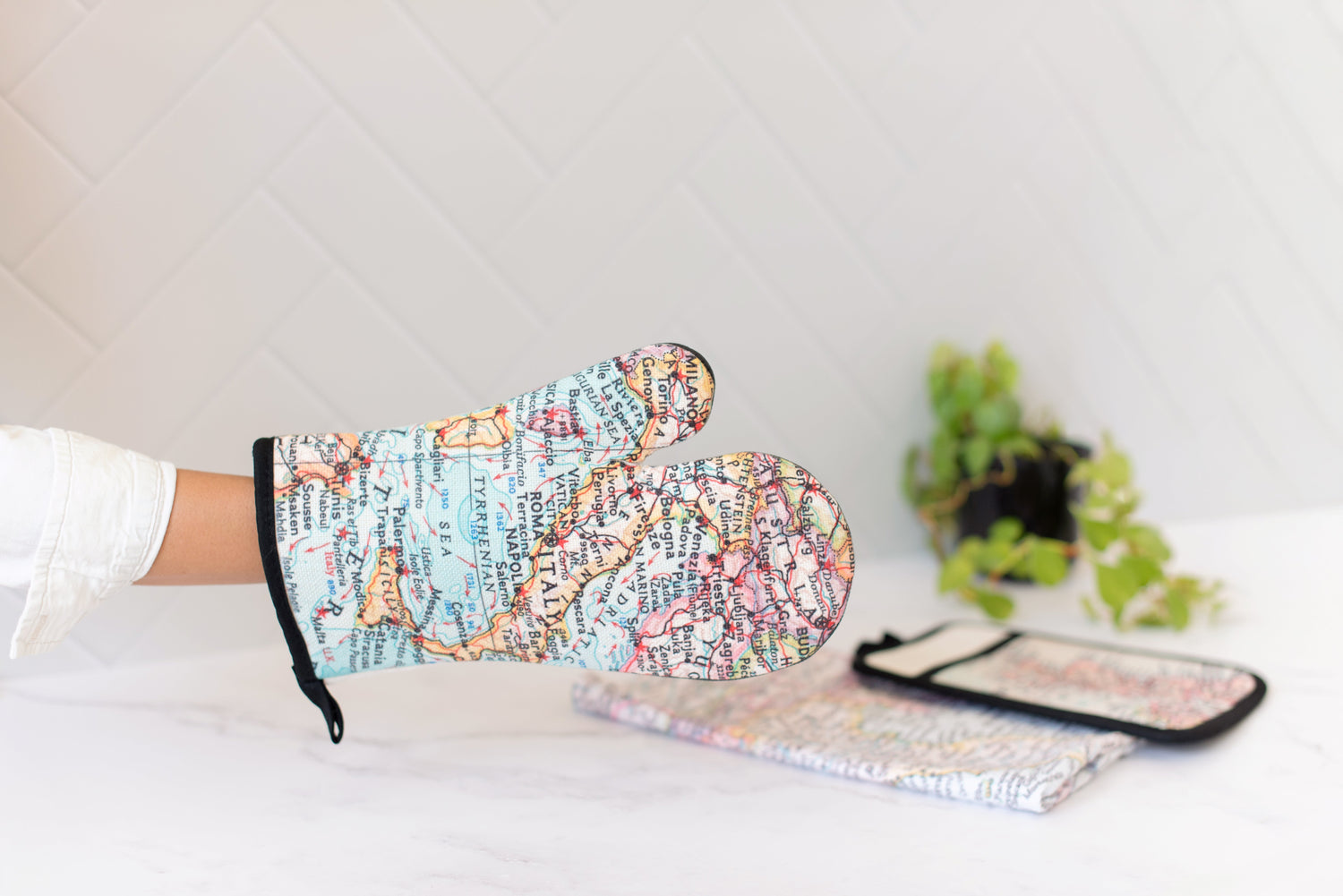 Oven Mitts & Hot Pads