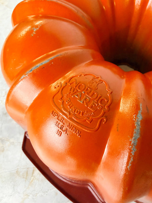Vintage Nordic Ware “Best Bundt” Pan – Orange Ombre Enamel Fluted Tube Pan