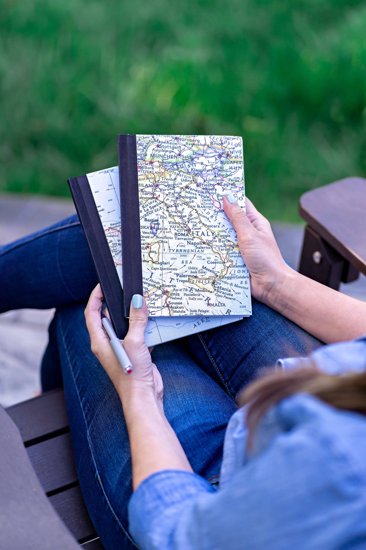 Gray cloth binding of the map journal
