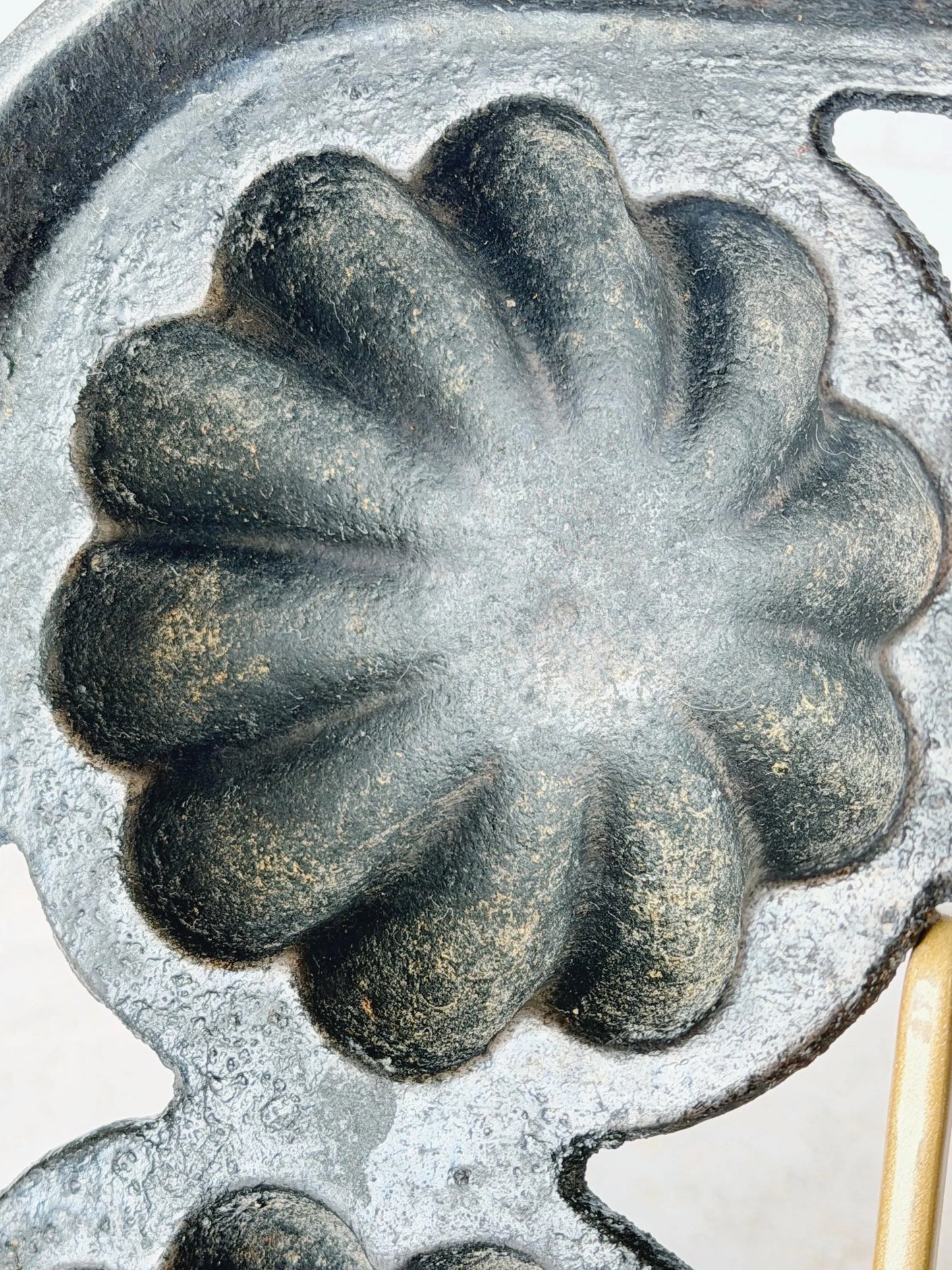 Antique Martin Stove & Range Cast Iron Turk’s Head Muffin Pan – 6 Cup